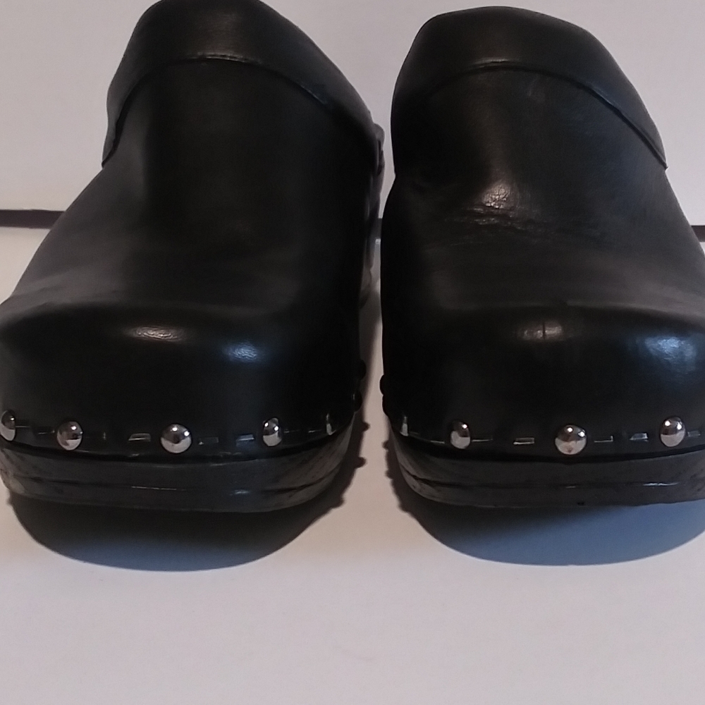 Sofft brand black clogs